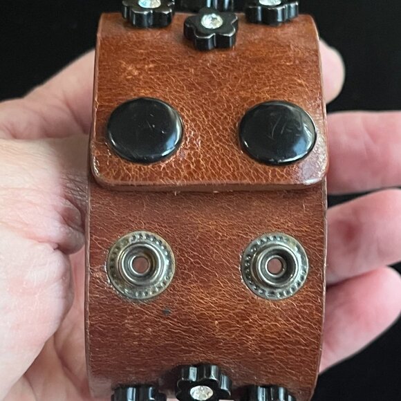 Leather with Enamel Black Daisy Flowers and Rhinestones Adjustable Bracelet - Picture 7 of 11